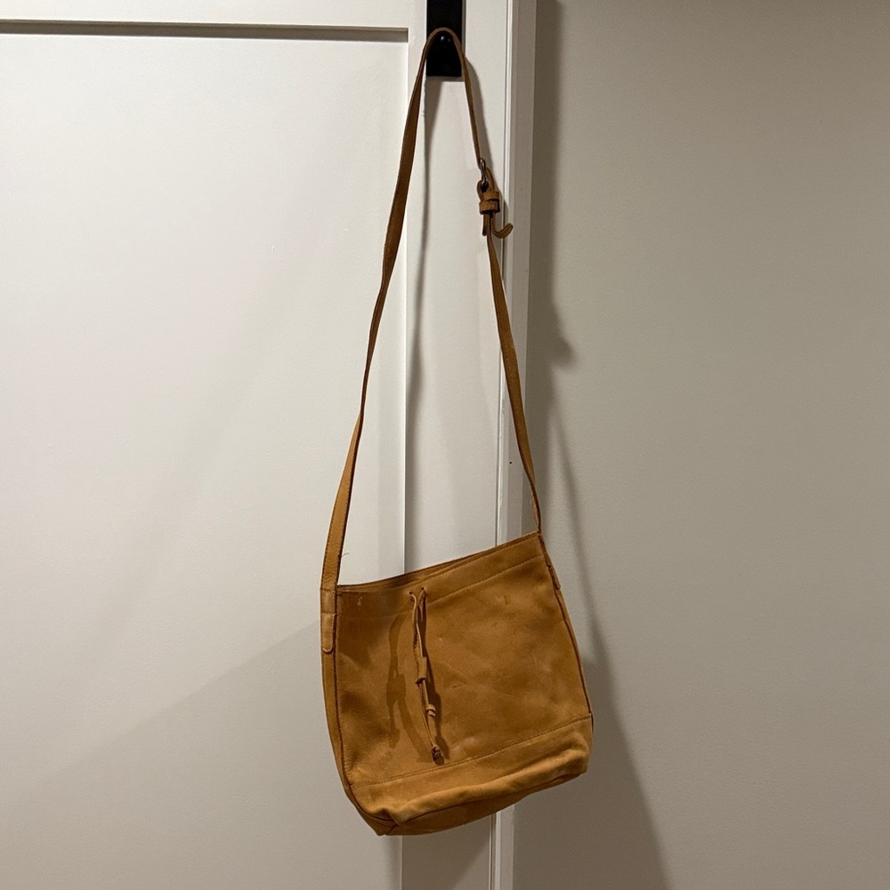 Fashionable Tan Leather Crossbody Bag